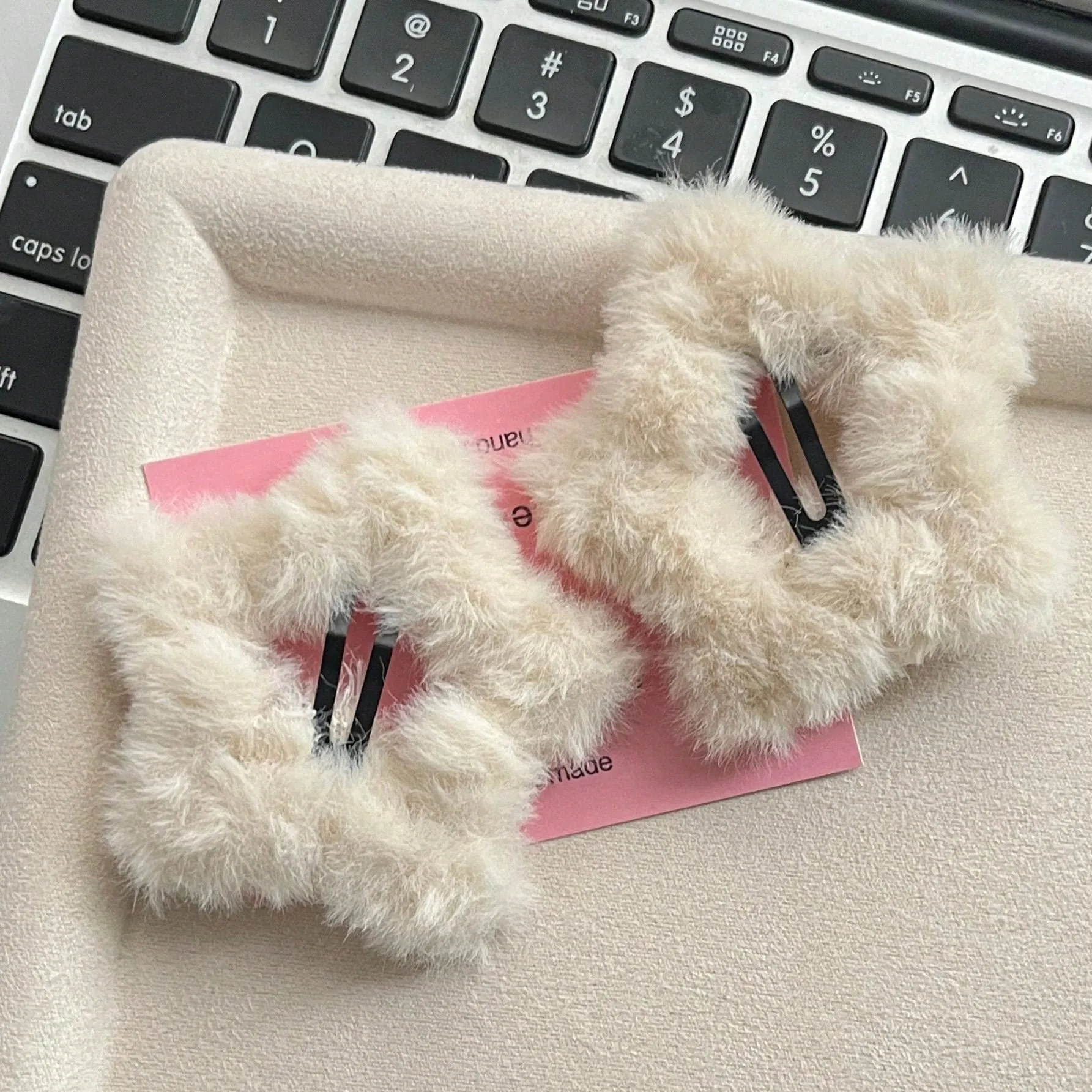 2pcs Fuzzy Star Shaped Hairpins Plush Star Edges Hair Clip for Women Barrette