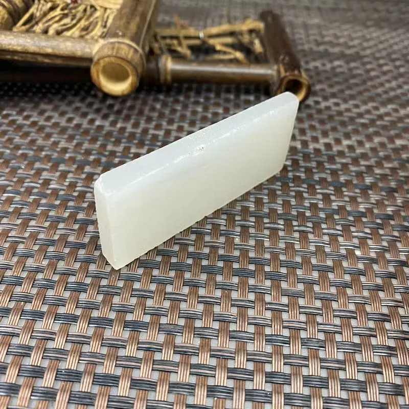 Natural Kunlun Jade Rough Nephrite Raw (30g,6.5X2.6X0.7cm)