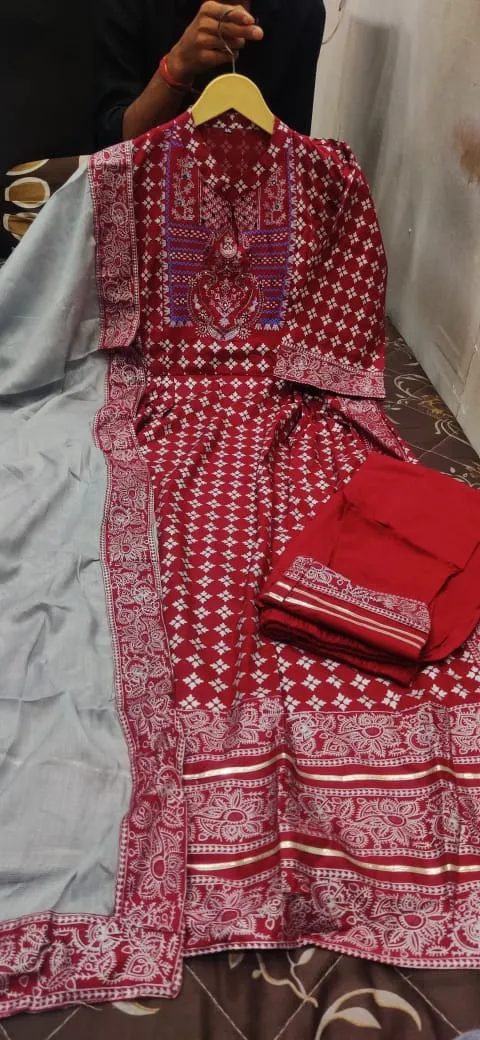 Traditional Beautiful Designer Reyon Suite