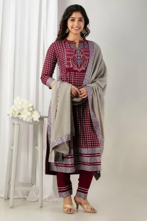 Traditional Beautiful Designer Reyon Suite